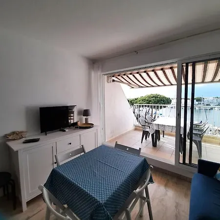 Port Camargue T2 Avec Vue Port Daire *