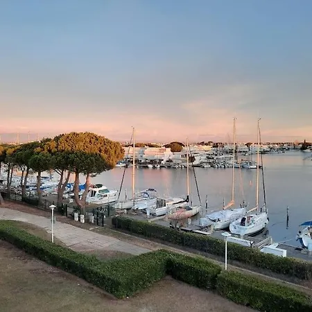 Port Camargue T2 Avec Vue Port Daire